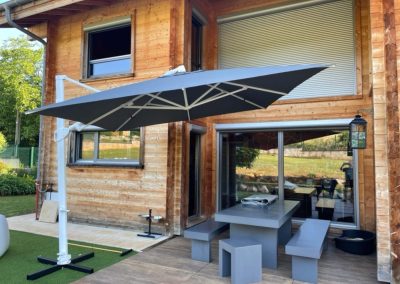 Parasol à mât déporté