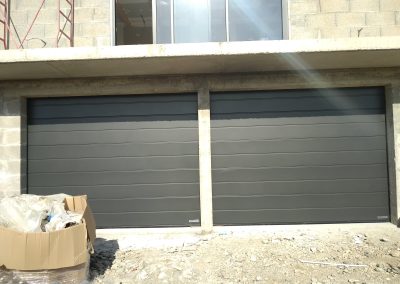 Porte sectionnelle Annecy Noir Sablé