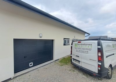 Porte de garage sectionnelle à portillon Hörmann Annecy